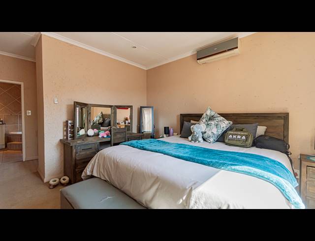 3 BEDROOM SECTIONAL TITLE FOR SALE IN MORELETA PARK